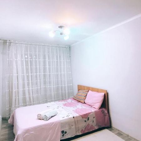 2 Комн Квартира На Новой Площади Apartment Almaty Exterior photo