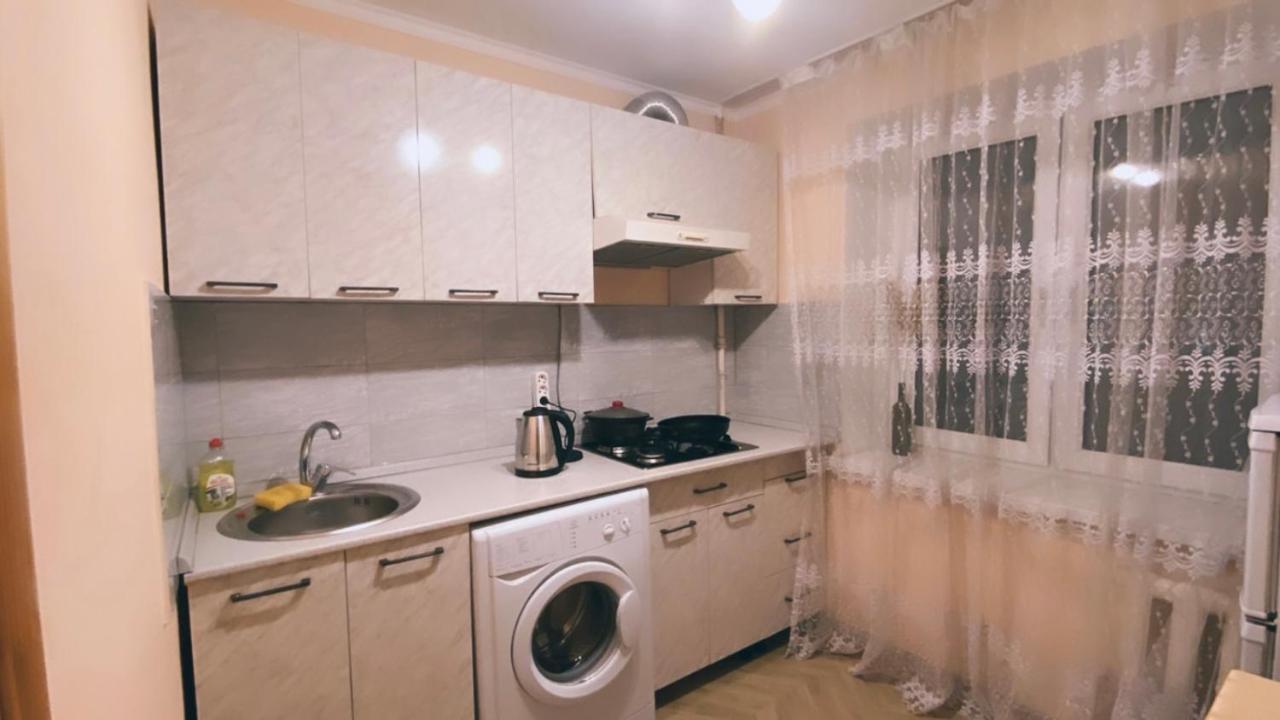 2 Комн Квартира На Новой Площади Apartment Almaty Exterior photo